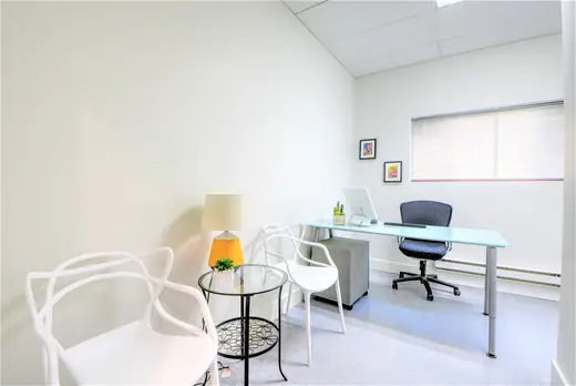Bright workspace — Le 933