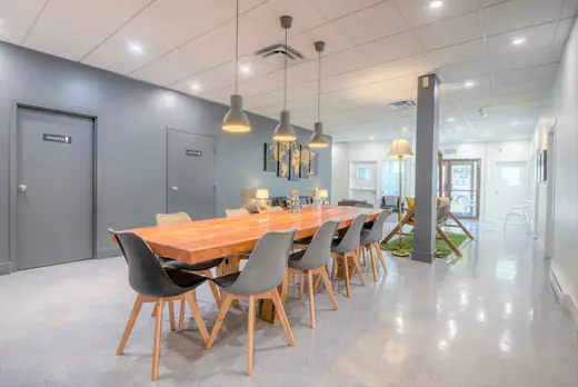 Communal tables — Le 933