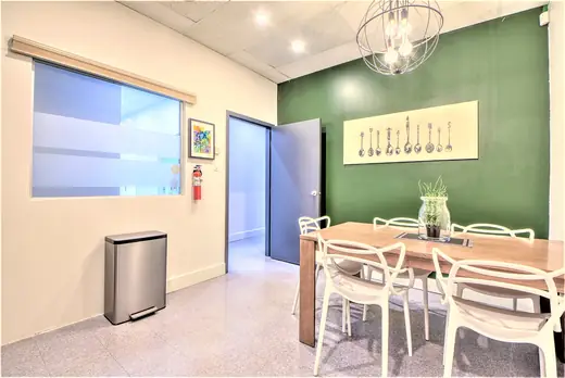Dining area — Le 933