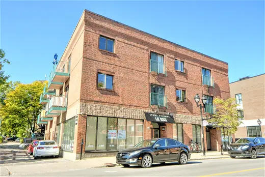 Building exterior — Le 933